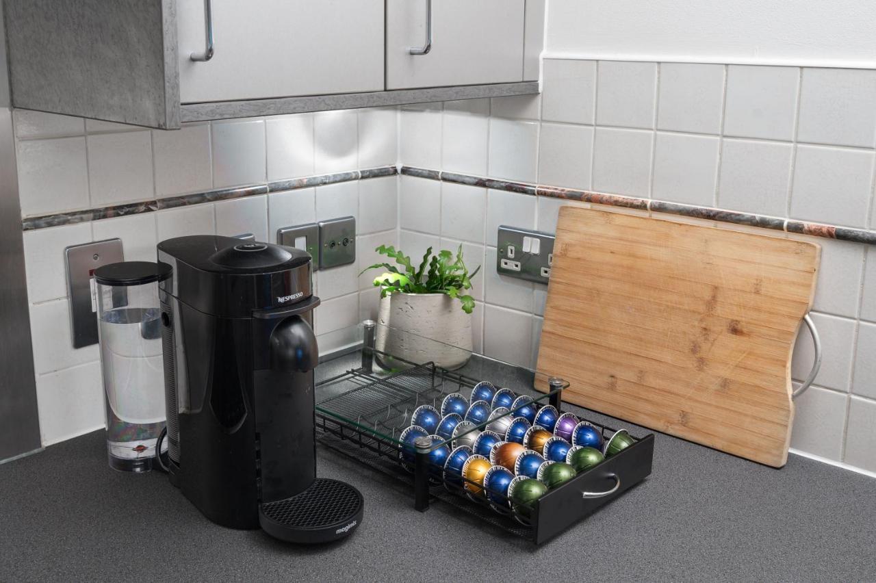 Riverside Balcony Apartments, 10 Minutes From Oxford Circus London Exterior foto