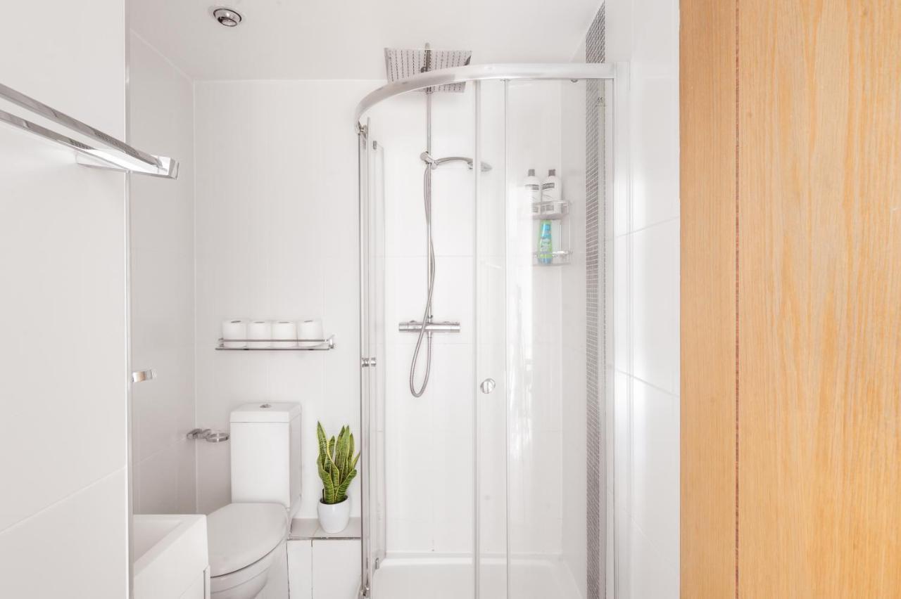 Riverside Balcony Apartments, 10 Minutes From Oxford Circus London Exterior foto
