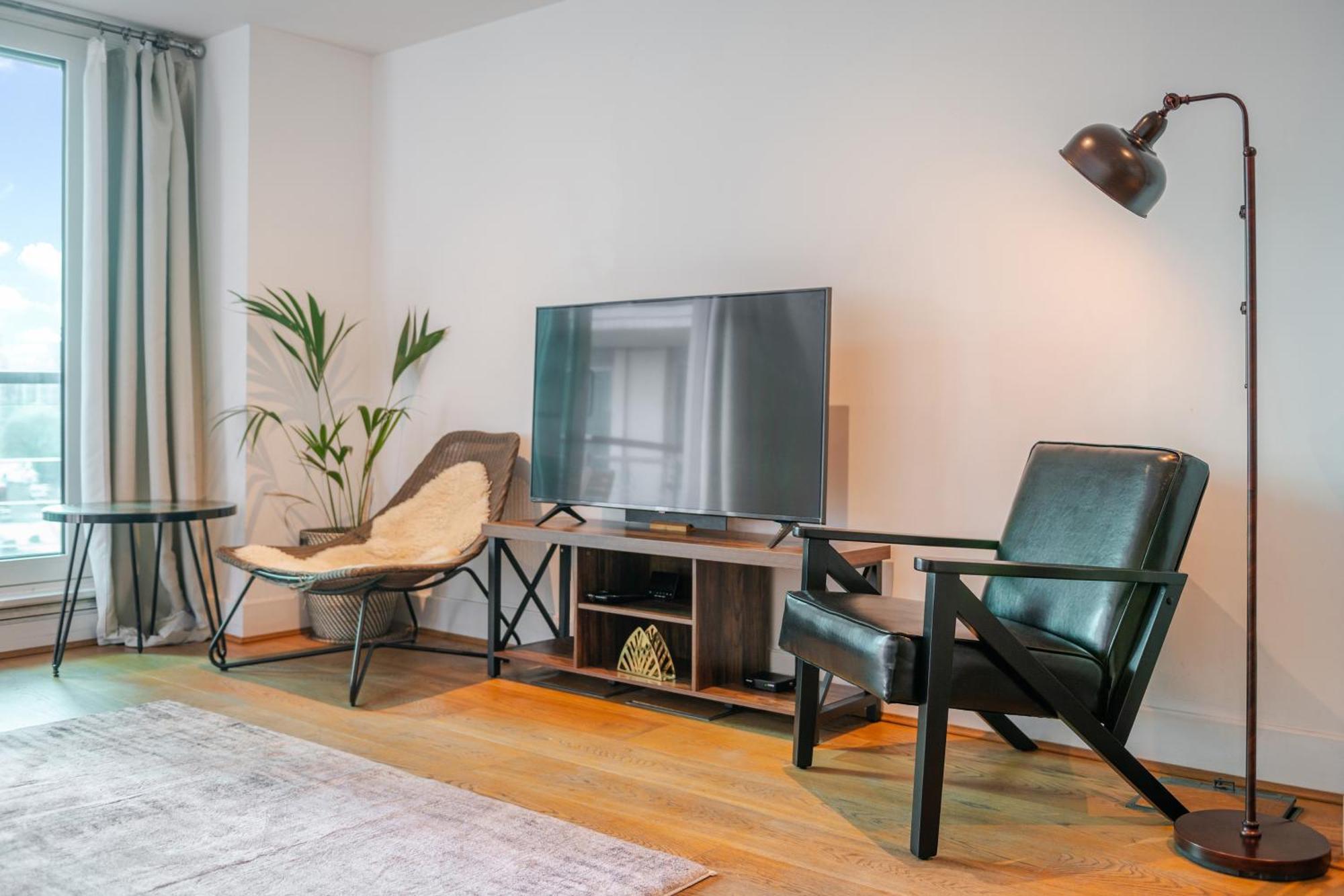 Riverside Balcony Apartments, 10 Minutes From Oxford Circus London Exterior foto