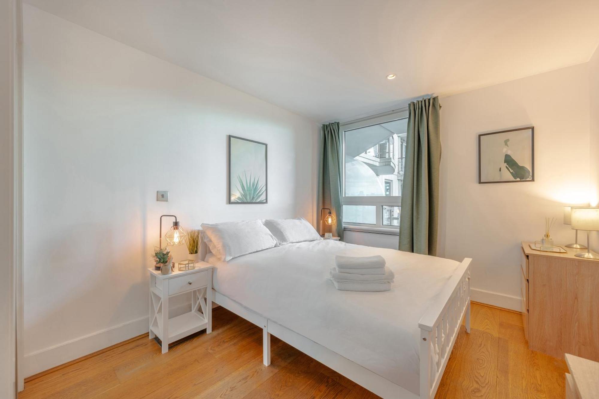 Riverside Balcony Apartments, 10 Minutes From Oxford Circus London Exterior foto