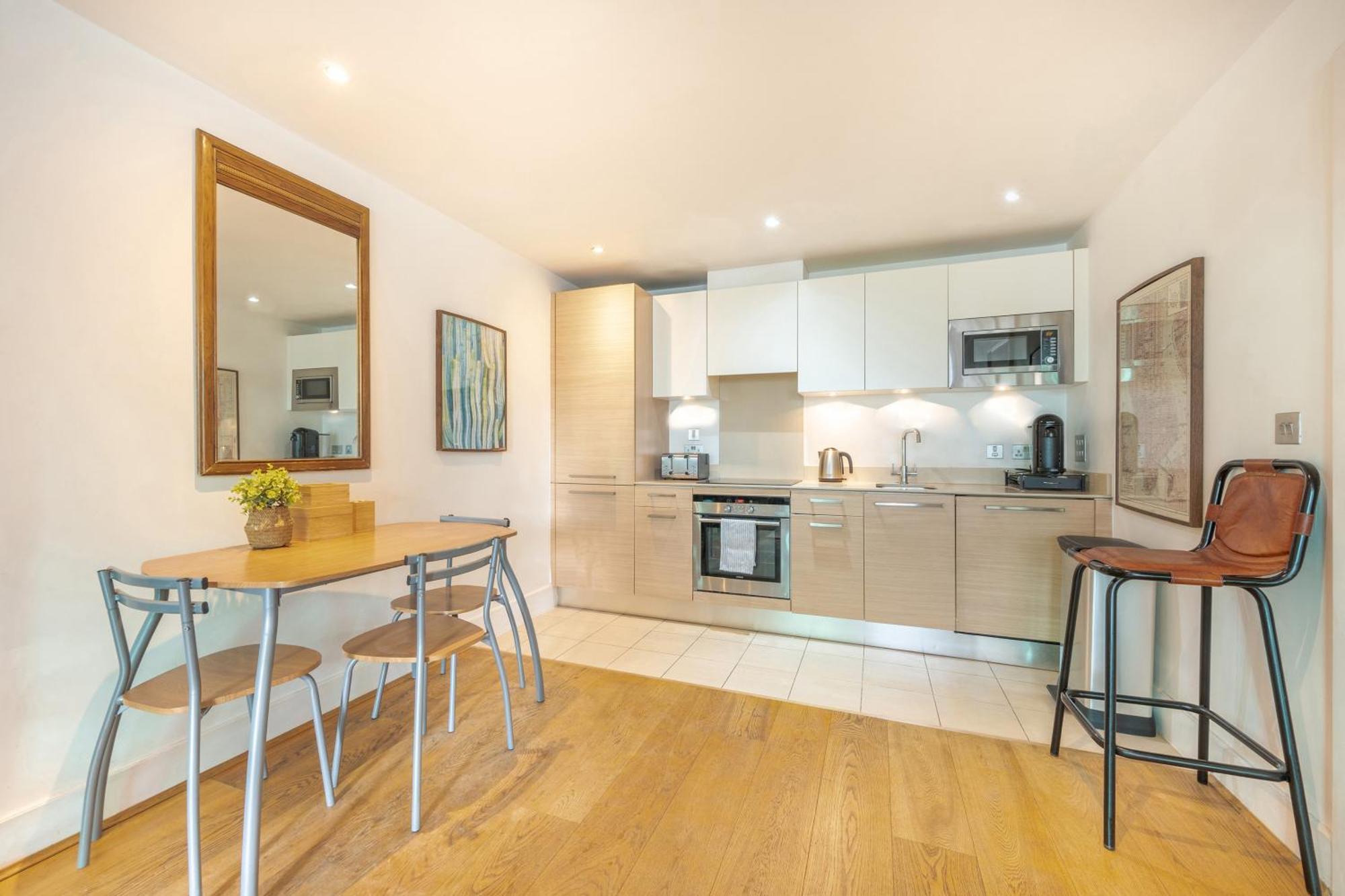 Riverside Balcony Apartments, 10 Minutes From Oxford Circus London Exterior foto